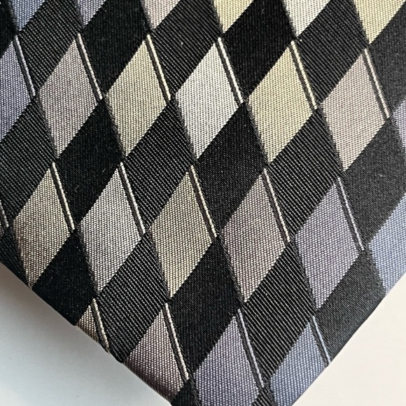 Kenneth Cole Reaction Silk Geometric Tie ✝️ - Picture 7 of 14